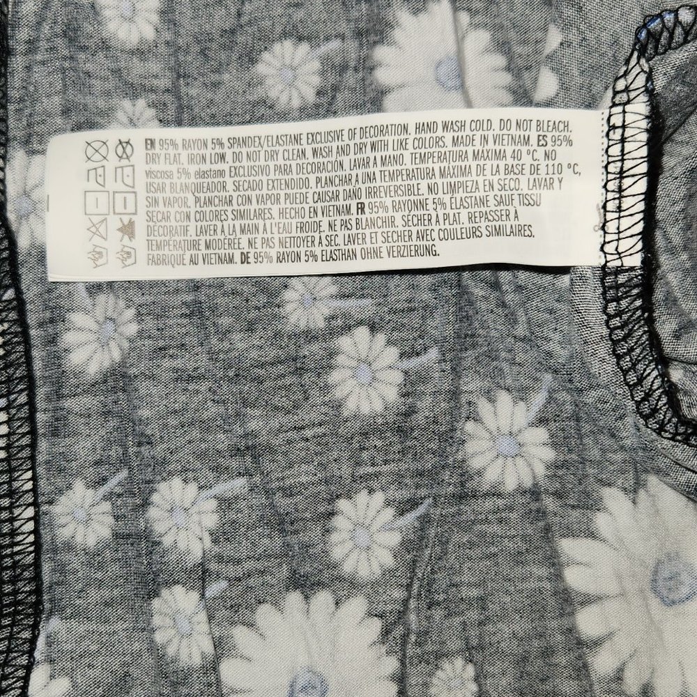 NWT Forever21 Black with Floral print wrap dress - Picture 7 of 7